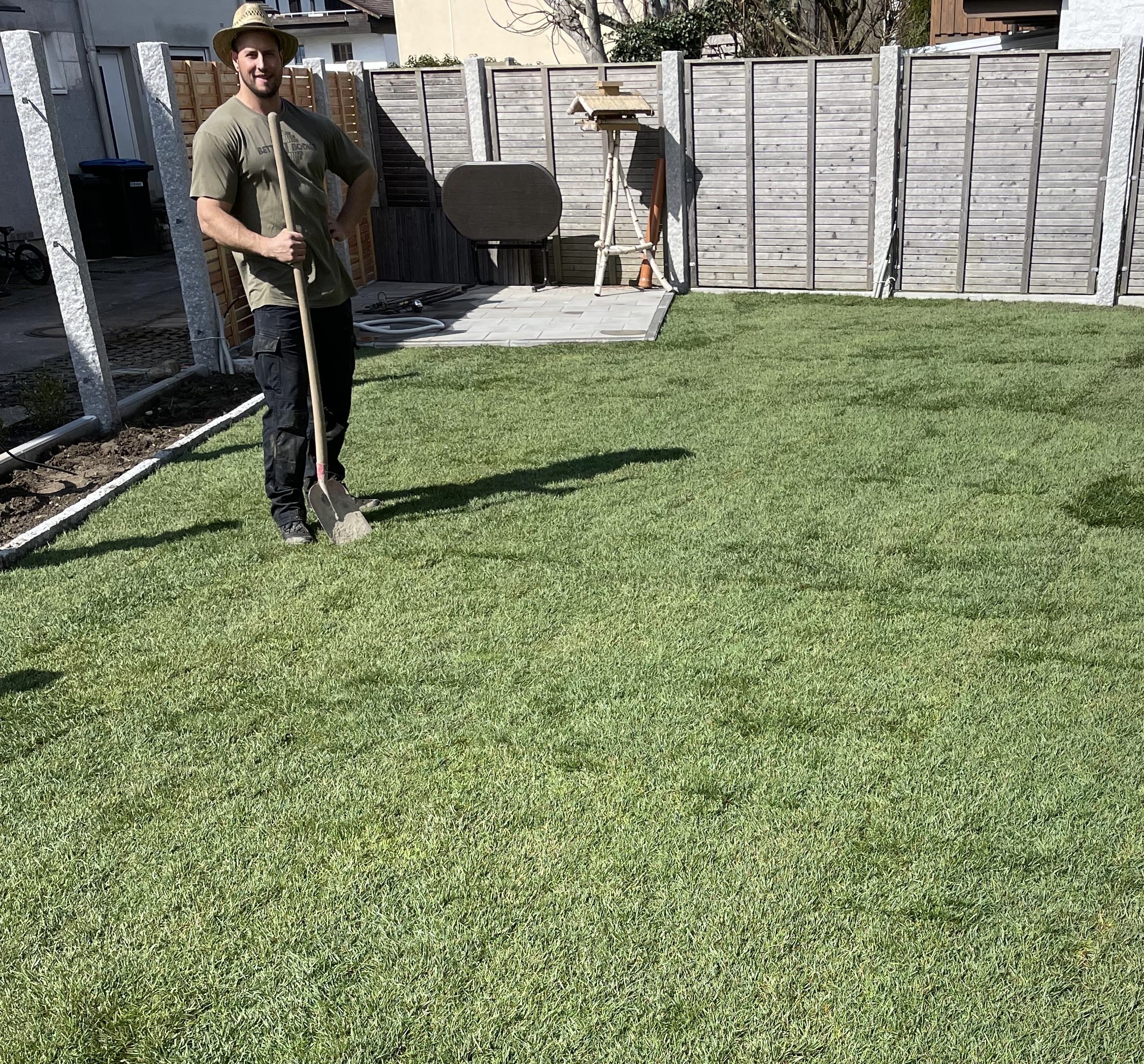 Erdarbeiten und Rasenbau im Garten